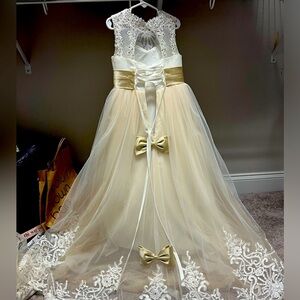 Stunning flower girl/pageant/photo shoot dress for your little princess!